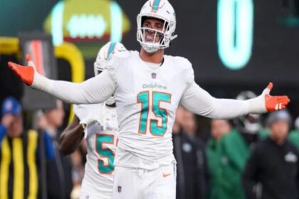 Miami Dolphins Linebacker Stunned as Massive Iguana Invades Toilet in True Floridian Fashion - This is some Florida s--- if I've ever seen it!