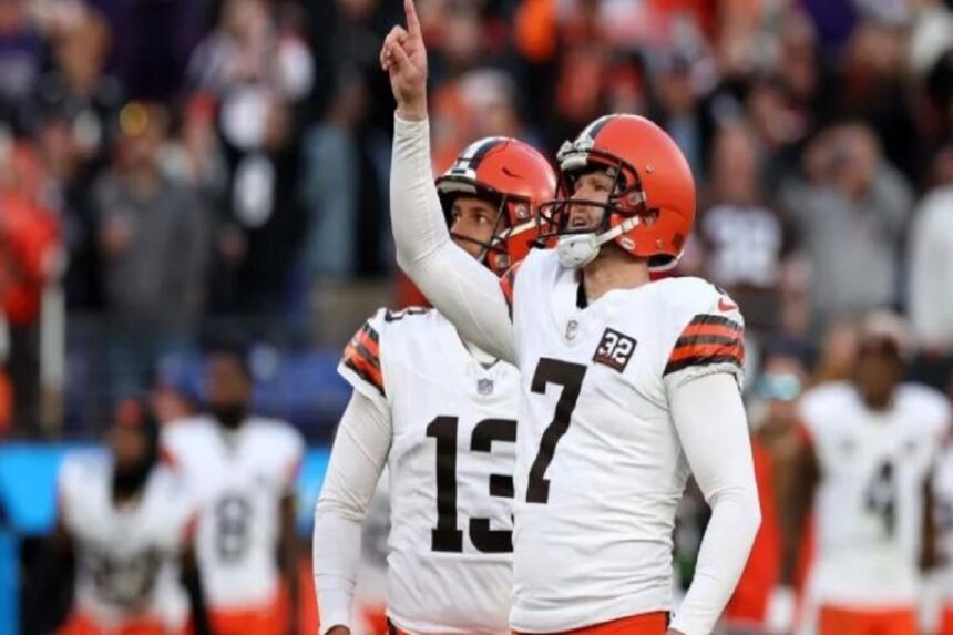 Stunning 3-Year Extension for Browns' Dustin Hopkins Catapults Him into NFL's Elite Kicker Ranks!